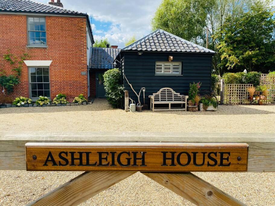 The Beekeepers - Homely Luxurious Self Catering Holiday home *