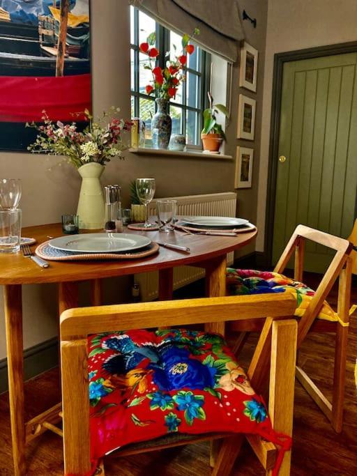 The Beekeepers - Homely Luxurious Self Catering Holiday home *